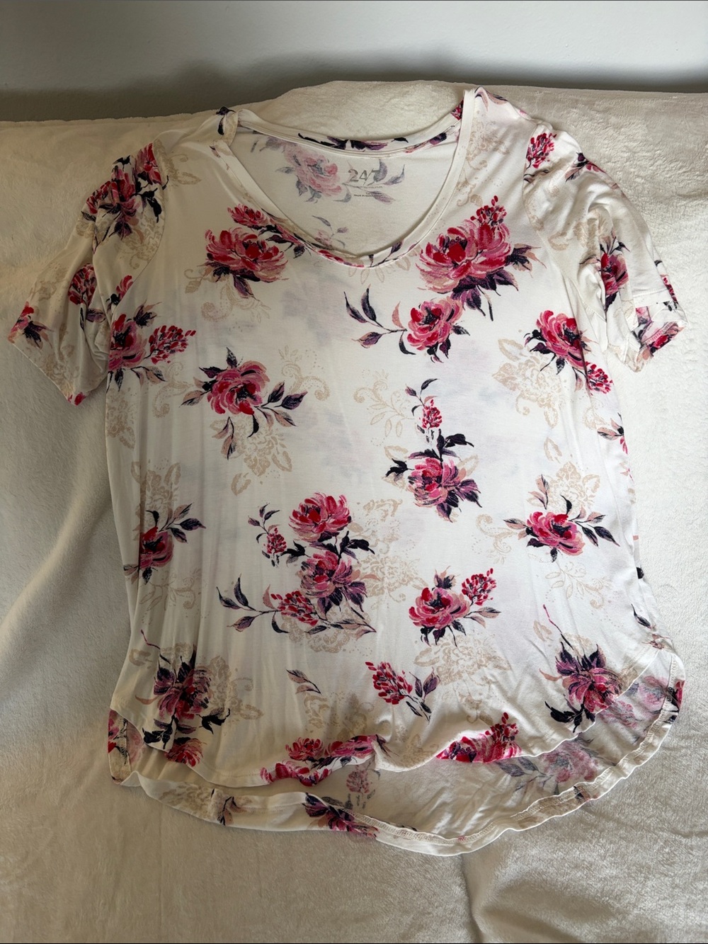 Floral V-Neck Short Sleeve Tee in White with Pink Roses